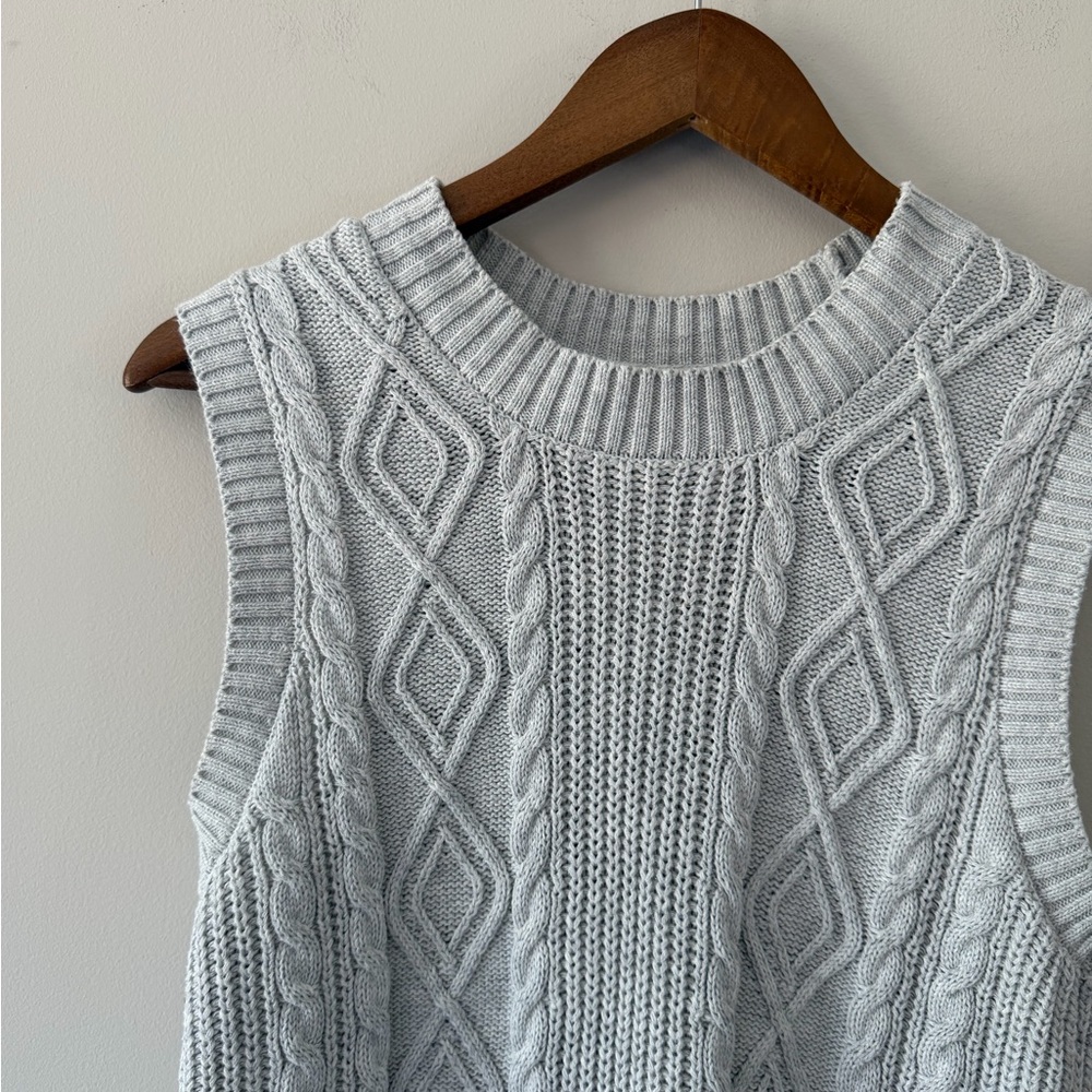 Joie Light Gray Cable Knit Crewneck Sweater Vest Size Medium - Picture 4 of 7